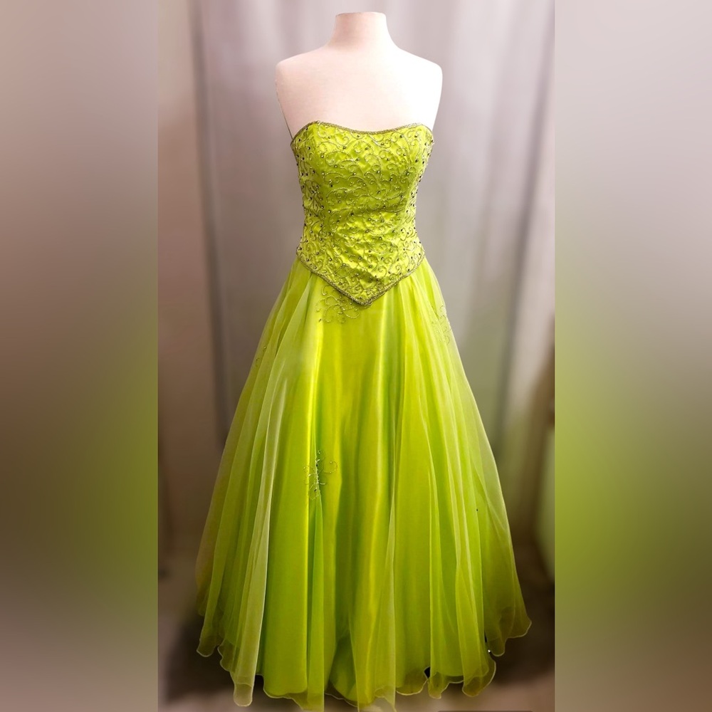 FORMAL gown